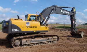 1280px-Volvo_Kettenbagger_EC290B_3